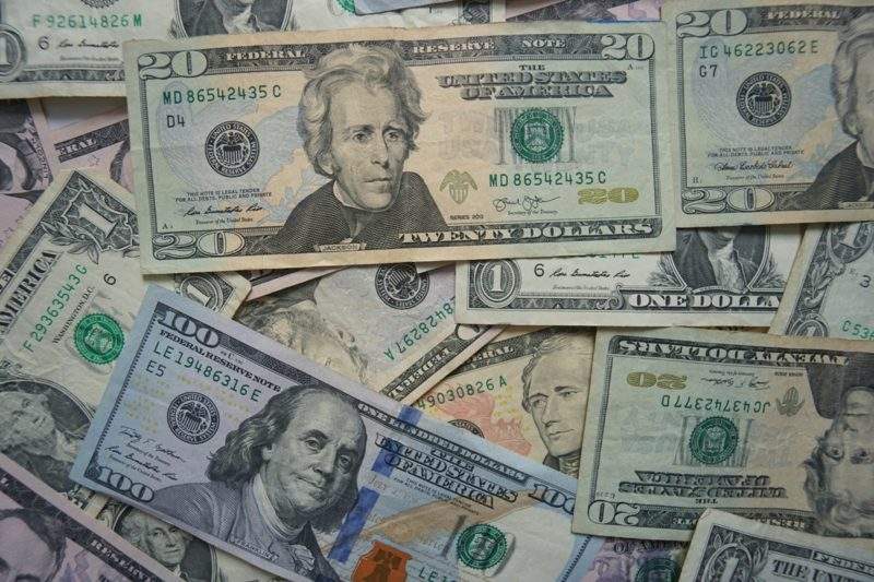 2026 理財新手抗通膨指南：解析實質利率對購買力的影響，深度探討實物資產配置、TIPS 債券與階梯式投資策略，守護資產價值的實戰手冊